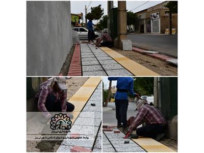 ادامه عملیات موزائیک فرش پیاده‌رو های خیابان طالقانی